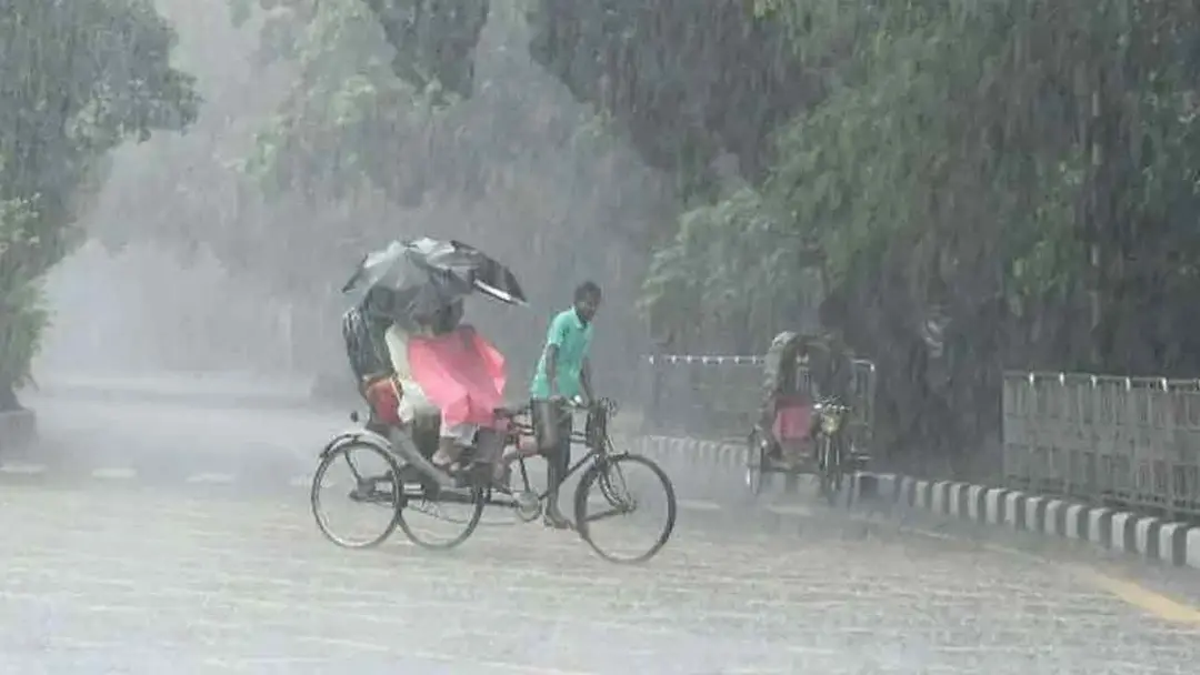 বাড়বে বৃষ্টি, কমবে গরম