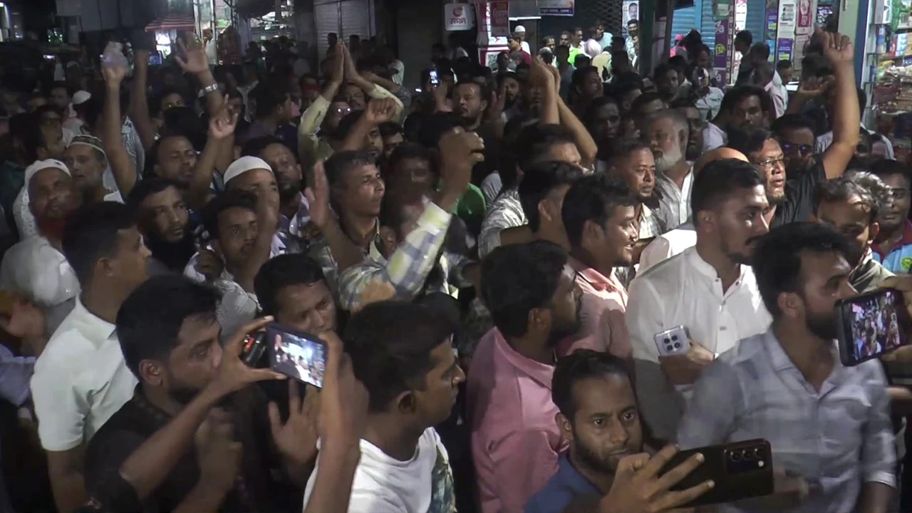 আন্দালিভ রহমান পার্থ মন্ত্রী হওয়ায় ভোলায় আনন্দ মিছিল, মিষ্টি বিতরণ