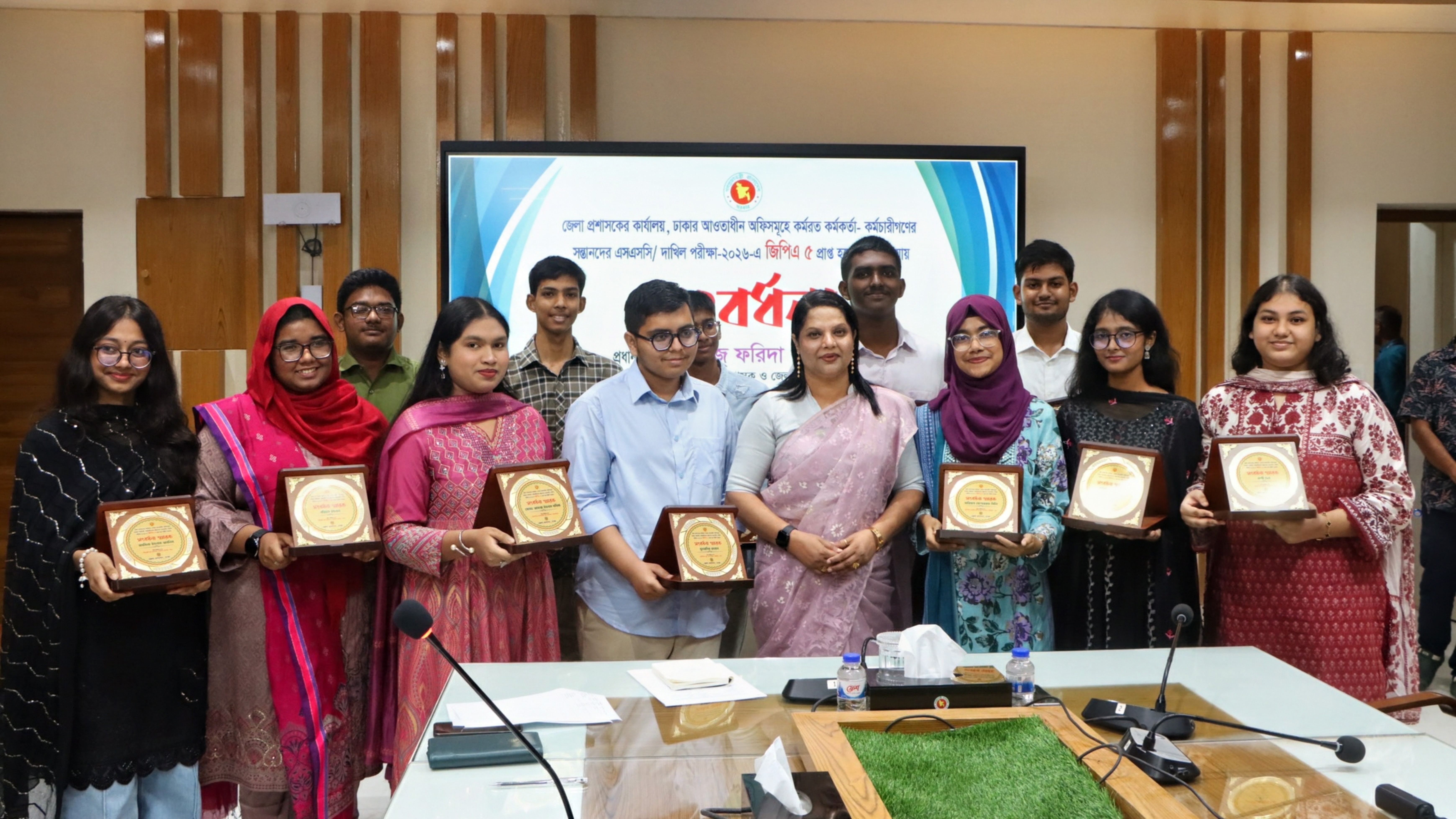 মেধাবীদের দেশ গড়ার কারিগর হওয়ার আহ্বান ডিসি ফরিদার