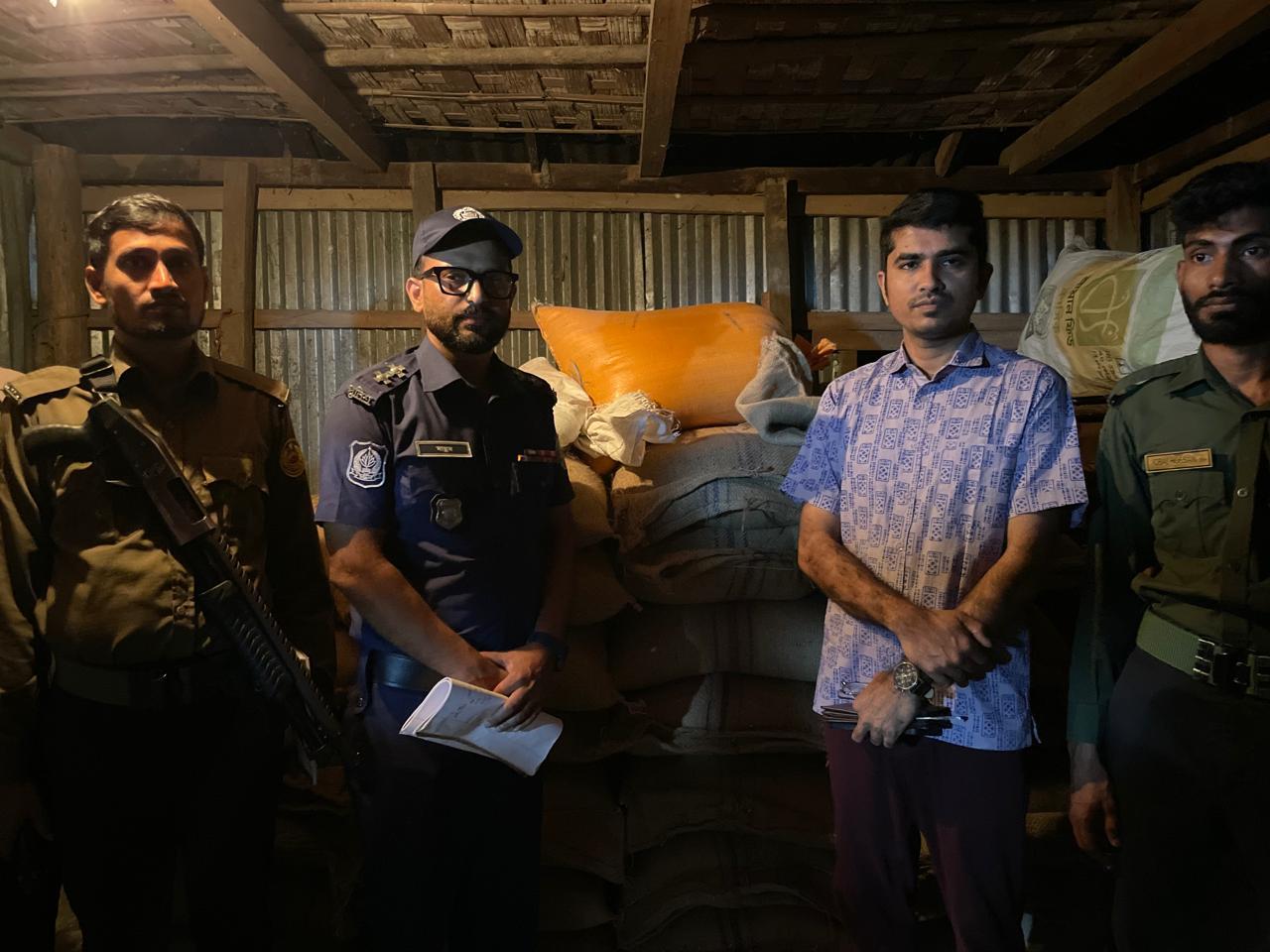 মহালছড়িতে ইউএনও শিবু দাশের নেতৃত্বে গুচ্ছগ্রামের ৩১ বস্তা সরকারি গম জব্দ